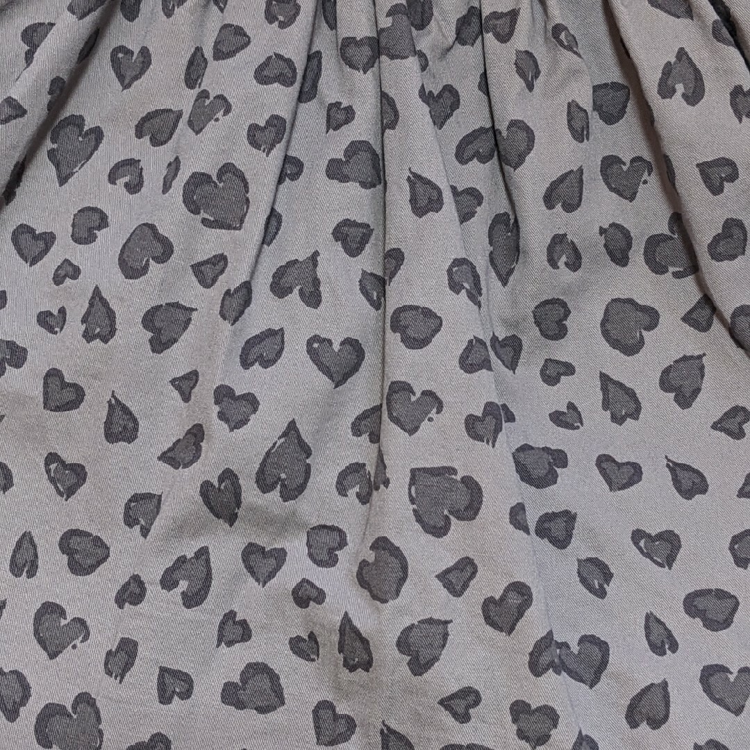 GU(ジーユー)のGU　スカート　ハート　豹柄　120センチ キッズ/ベビー/マタニティのキッズ服女の子用(90cm~)(スカート)の商品写真