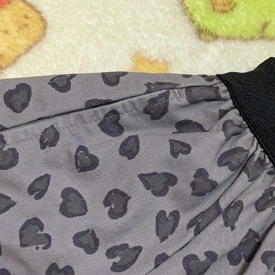 GU(ジーユー)のGU　スカート　ハート　豹柄　120センチ キッズ/ベビー/マタニティのキッズ服女の子用(90cm~)(スカート)の商品写真