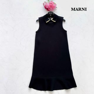 マルニ(Marni)の【MARNI】襟付き　ひざ丈ワンピース　ノースリーブ　フレア　Aライン　黒　38(ひざ丈ワンピース)