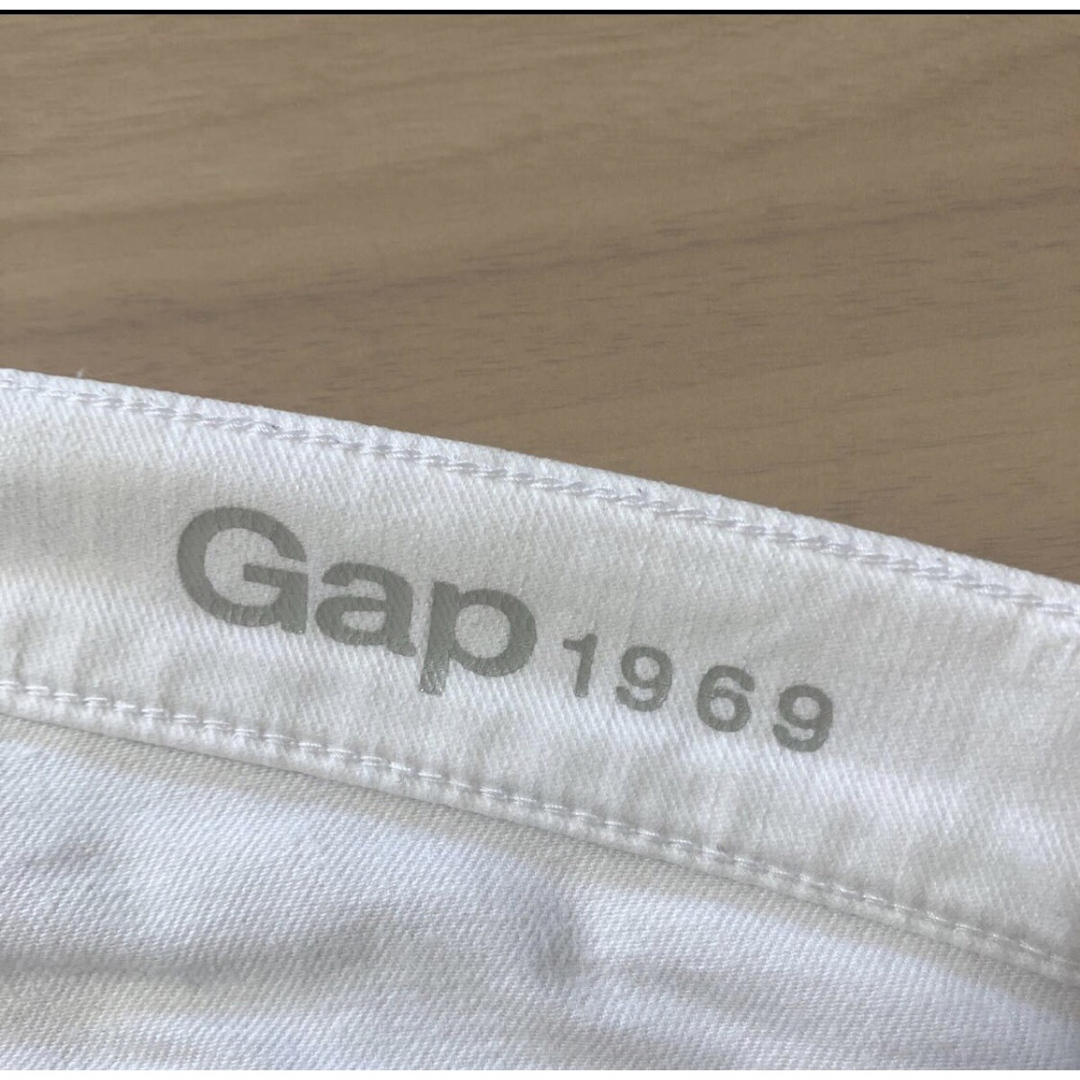 GAP(ギャップ)のGap1969 ジーンズ　スキニー　ホワイト　26 レディースのパンツ(デニム/ジーンズ)の商品写真