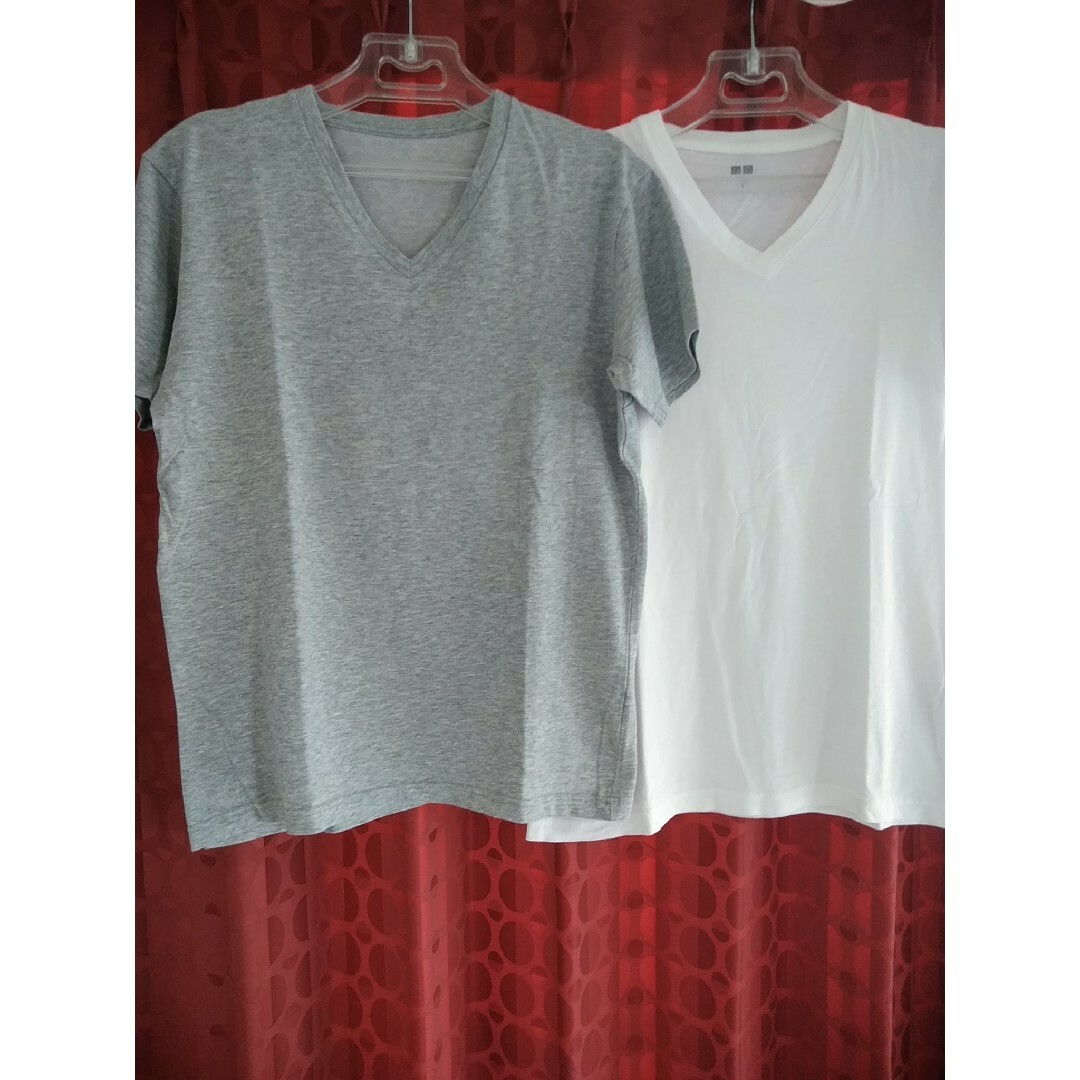 UNIQLO(ユニクロ)のUNIQLO❗VネックTシャツ2枚セット❗ メンズのトップス(Tシャツ/カットソー(七分/長袖))の商品写真