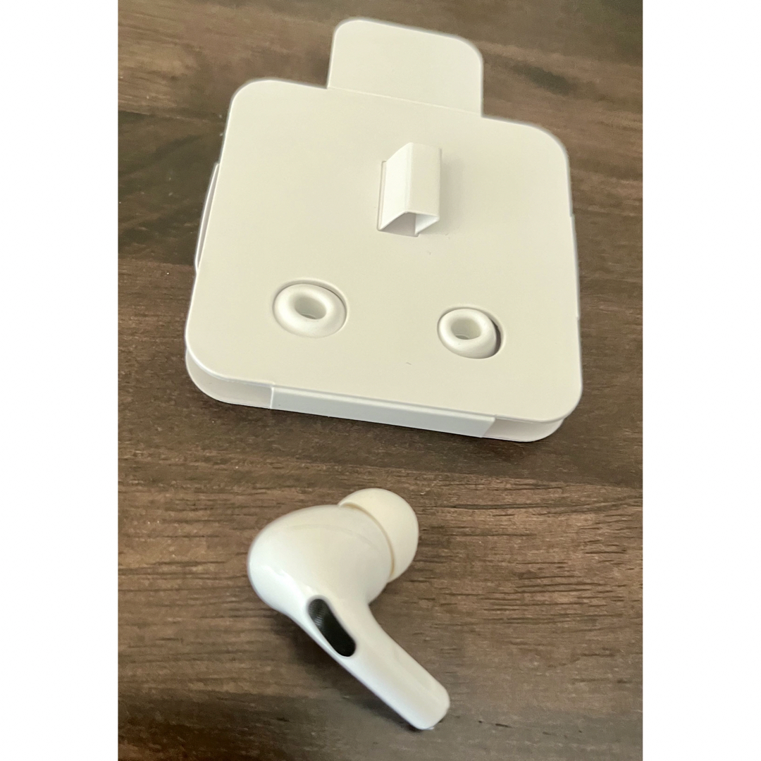 Apple - 【ジャンク品】AirPods pro第一世代 右耳の通販 by シロ's ...