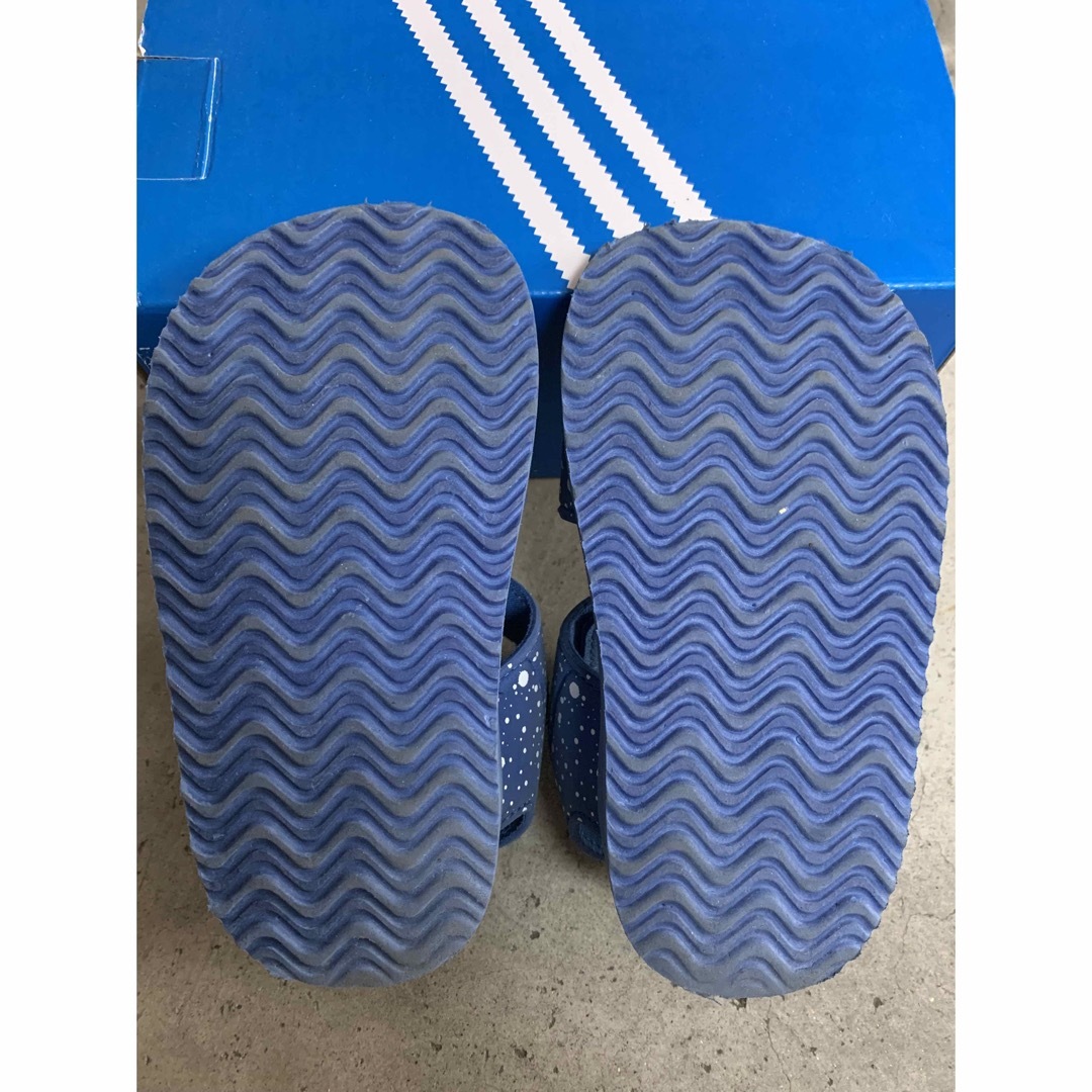 adidas(アディダス)のadidas キッズ　サンダル キッズ/ベビー/マタニティのキッズ靴/シューズ(15cm~)(サンダル)の商品写真