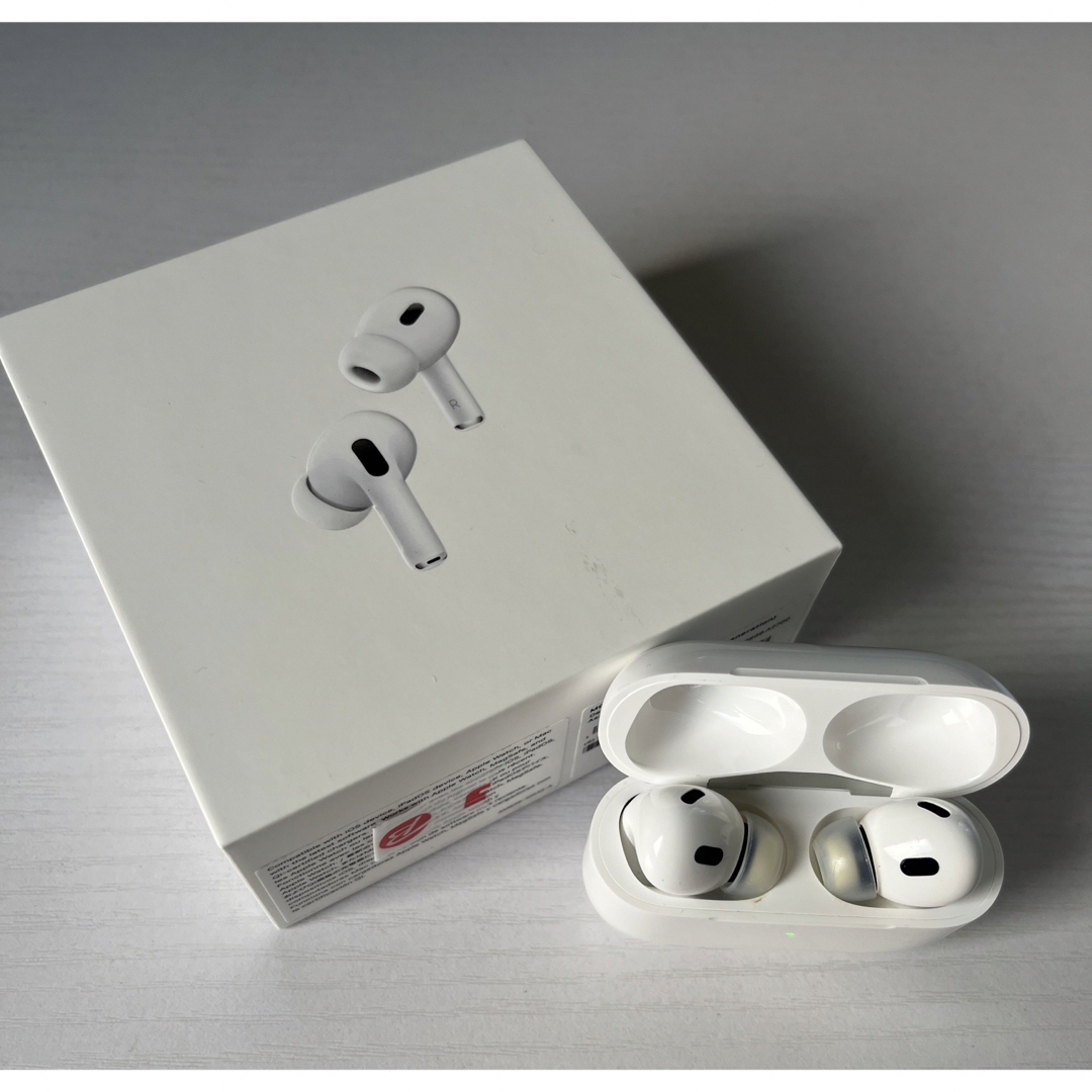 Apple(アップル)のアップル Airpods Pro 第2世代 スマホ/家電/カメラのオーディオ機器(ヘッドフォン/イヤフォン)の商品写真