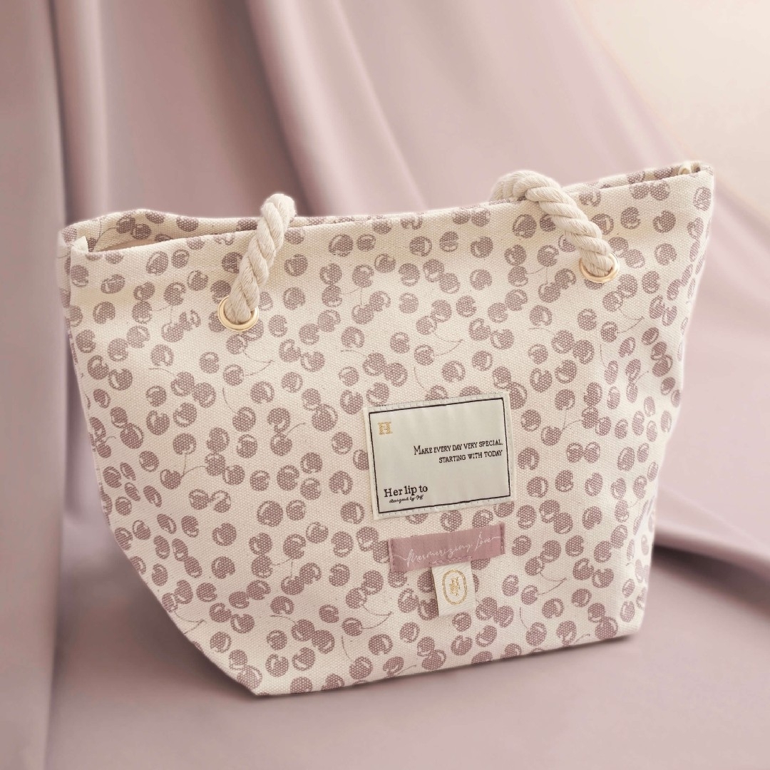 Her lip to(ハーリップトゥ)のHLT Cherry Tote Bag Herlipto チェリートート レディースのバッグ(トートバッグ)の商品写真