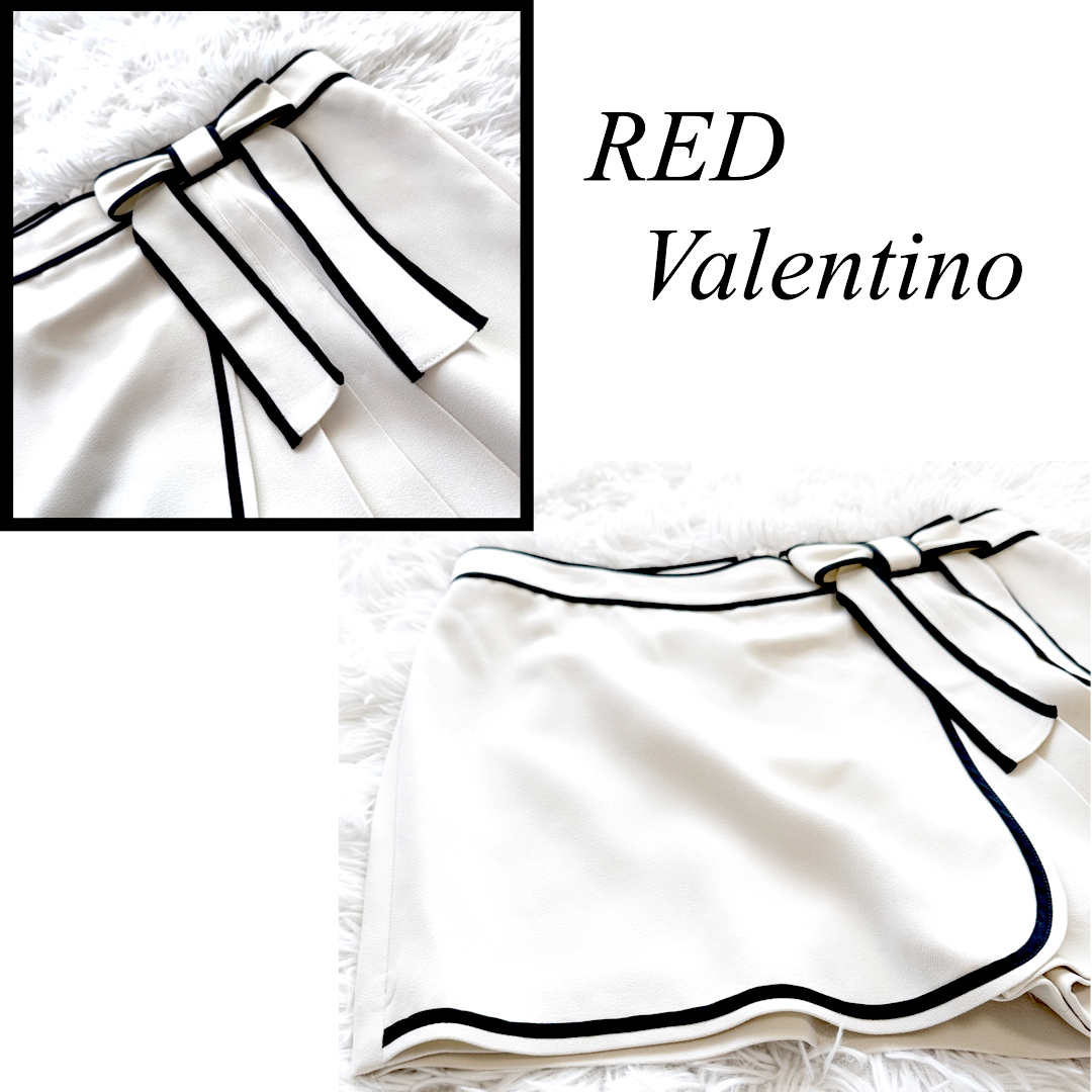 【RED VALENTINO】パイピングショートパンツ リボン プリーツ 白 | フリマアプリ ラクマ