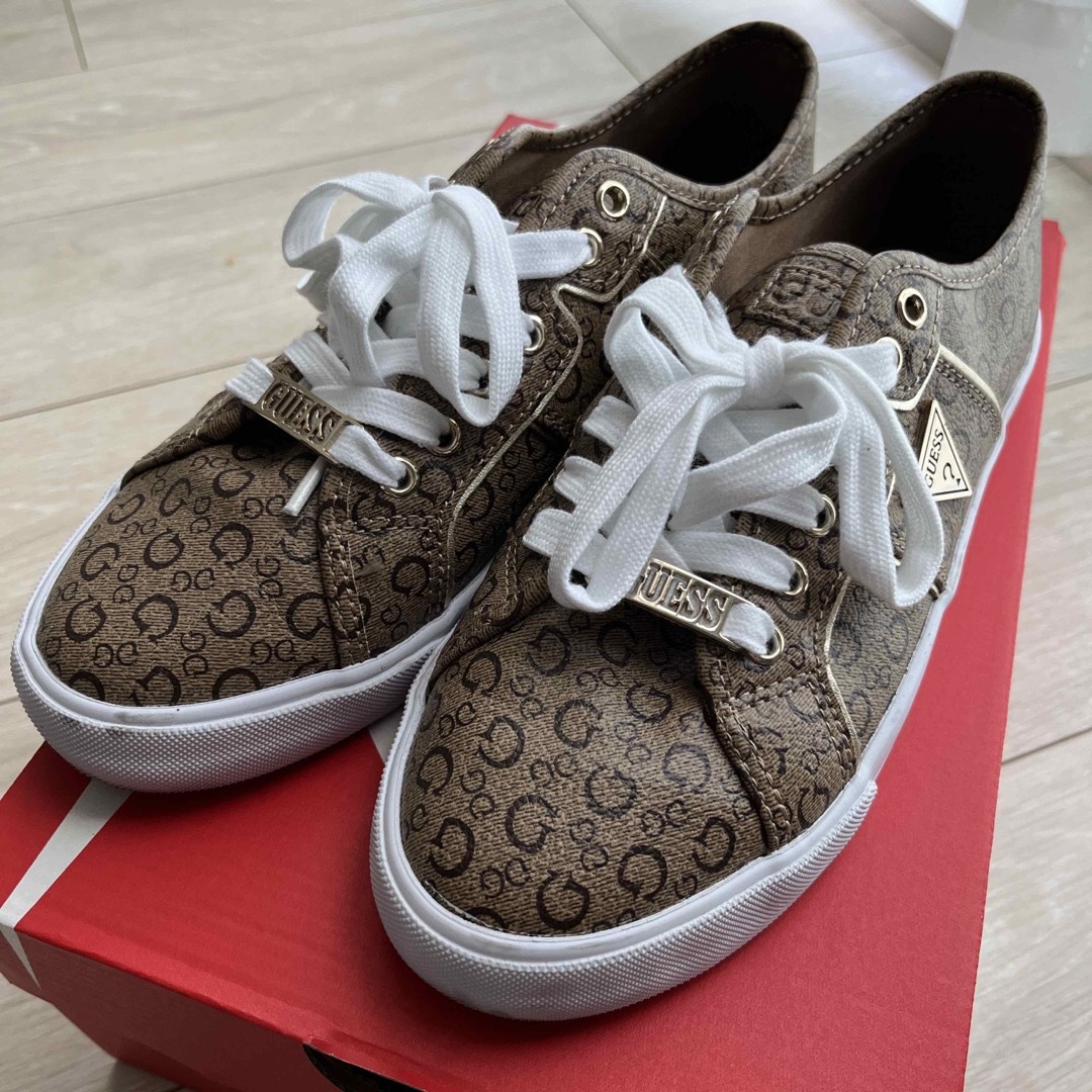 GUESS - ゲス スニーカー 男女兼用 25センチの通販 by お値下してます