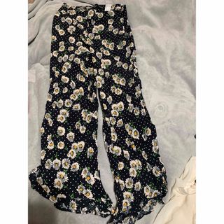 ザラ(ZARA)のZARA 花柄ドットパンツ(クロップドパンツ)