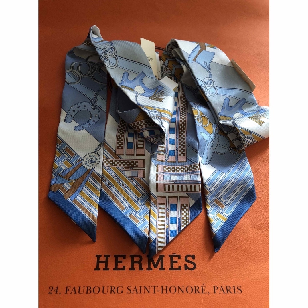 Hermes(エルメス)の新品　エルメス　ツイリー  馬勒とチャーム　2本 レディースのファッション小物(バンダナ/スカーフ)の商品写真