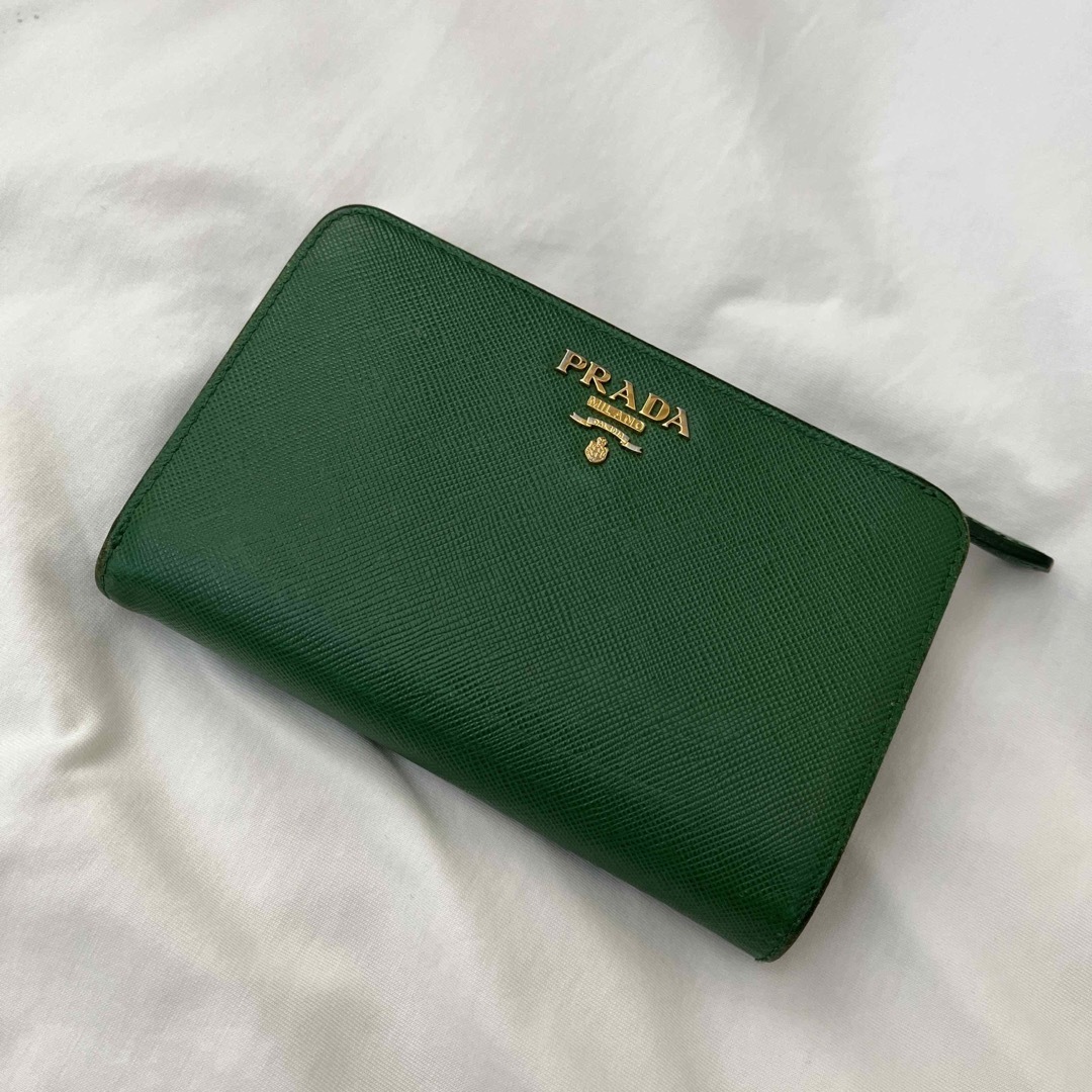 PRADA(プラダ)の【お値下げ】PRADA サフィアーノ　財布　緑 レディースのファッション小物(財布)の商品写真