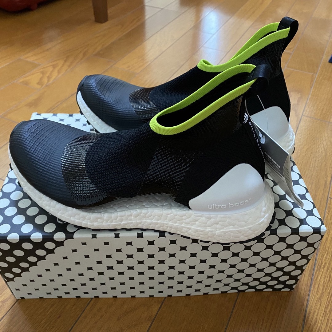 adidas by Stella McCartney(アディダスバイステラマッカートニー)の未使用、タグ付き、アディダス　バイ　ステラマッカートニー24.5cm  ブラック レディースの靴/シューズ(スニーカー)の商品写真