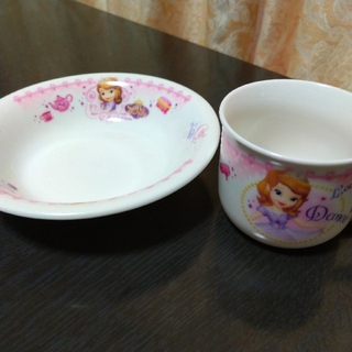 ディズニー(Disney)のソフィア  コップとお皿セット(マグカップ)