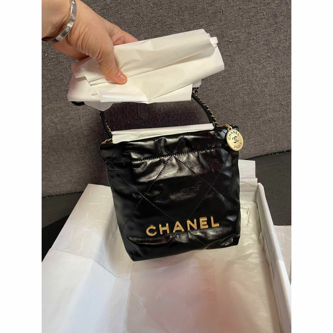 定番の中古商品 シャネルCHANEL22新品未使用HOBOバッグ新作23A 秋 ...