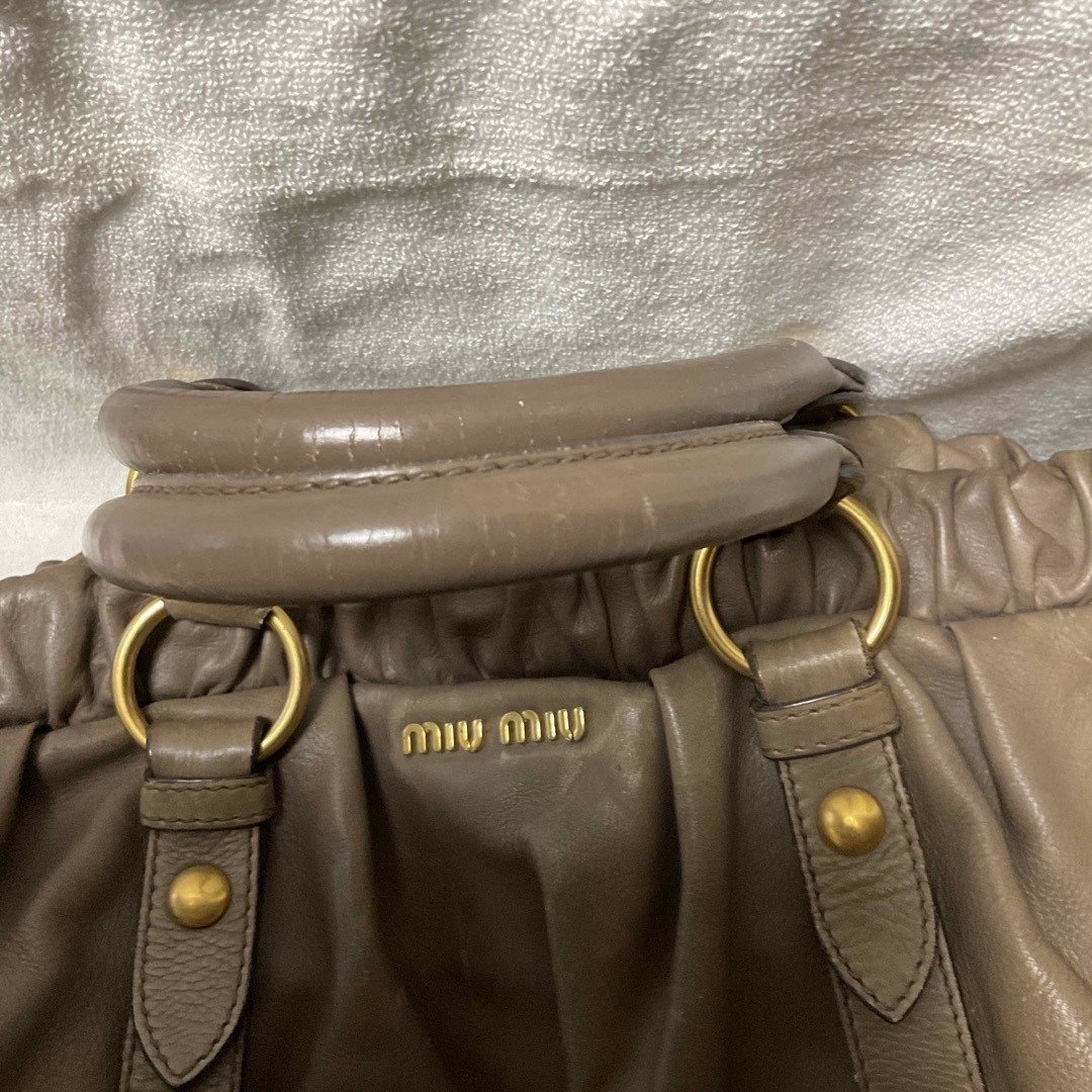 miumiu(ミュウミュウ)のmiu miu バッグ レディースのバッグ(ハンドバッグ)の商品写真