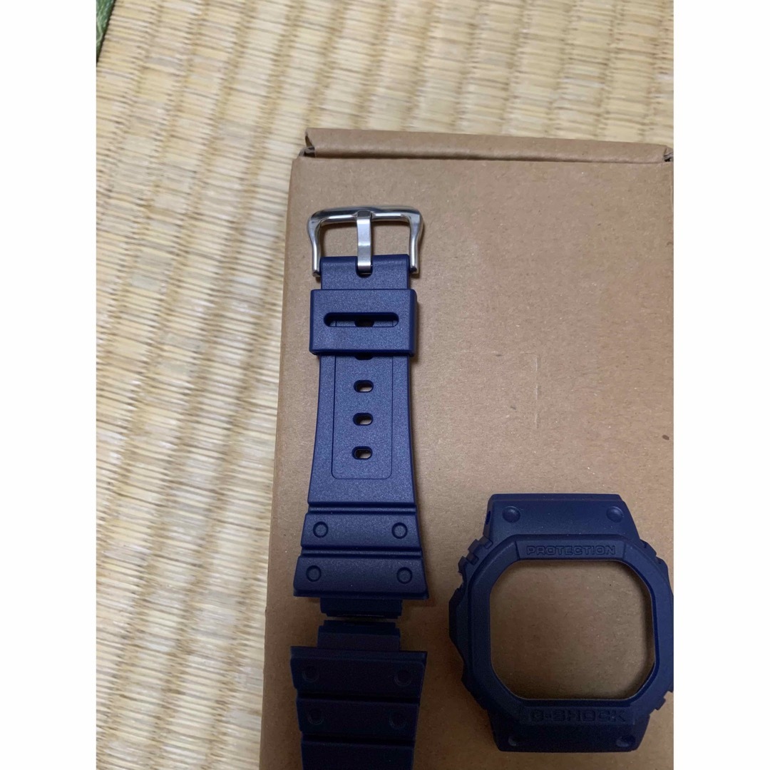 G-SHOCK(ジーショック)のカシオG-SHOCK DW-5600系ベルベゼ　ベゼル、ベルト　ネイビー　ブルー メンズの時計(ラバーベルト)の商品写真