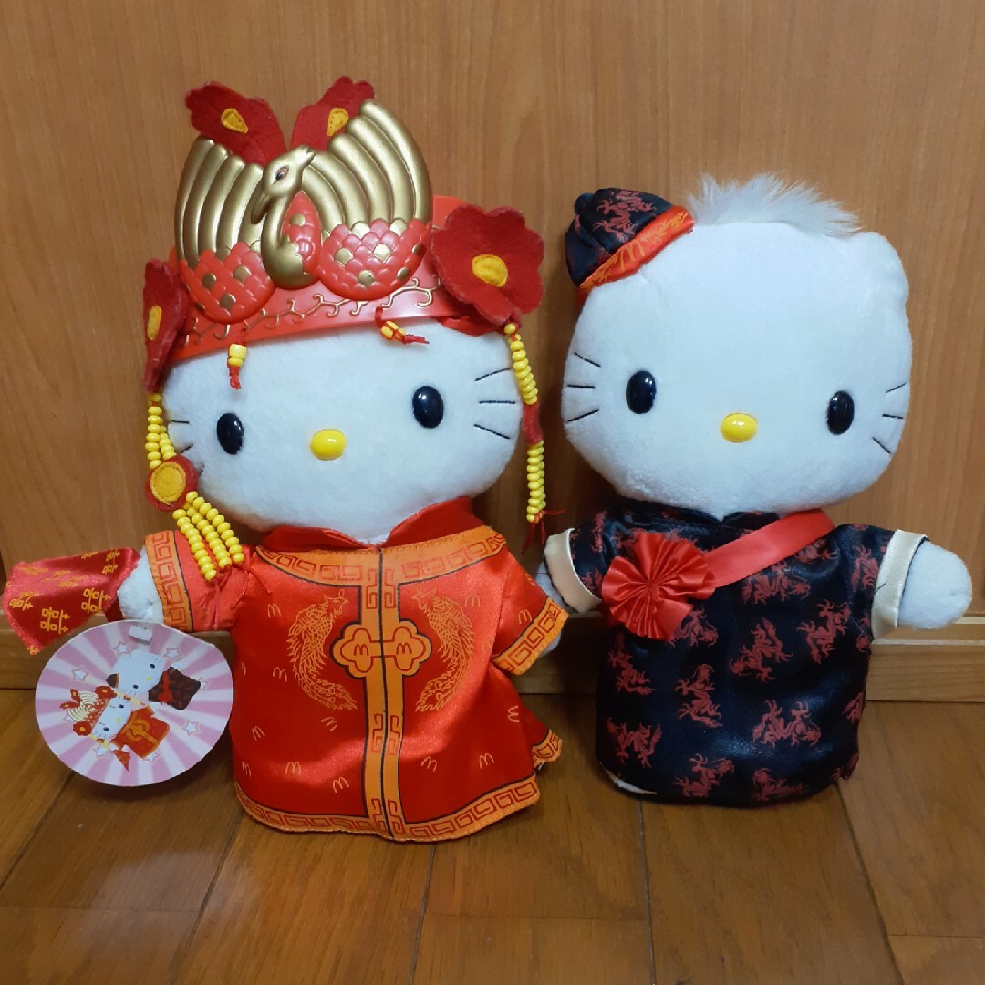 キティちゃん CHINESE KITTYペアぬいぐるみ エンタメ/ホビーのおもちゃ/ぬいぐるみ(キャラクターグッズ)の商品写真