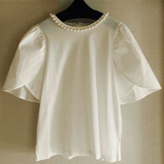 トラッツォドンナ(TRAZZO DONNA)の✨新品✨未着用✨trazzodonna パールカットソー(カットソー(半袖/袖なし))