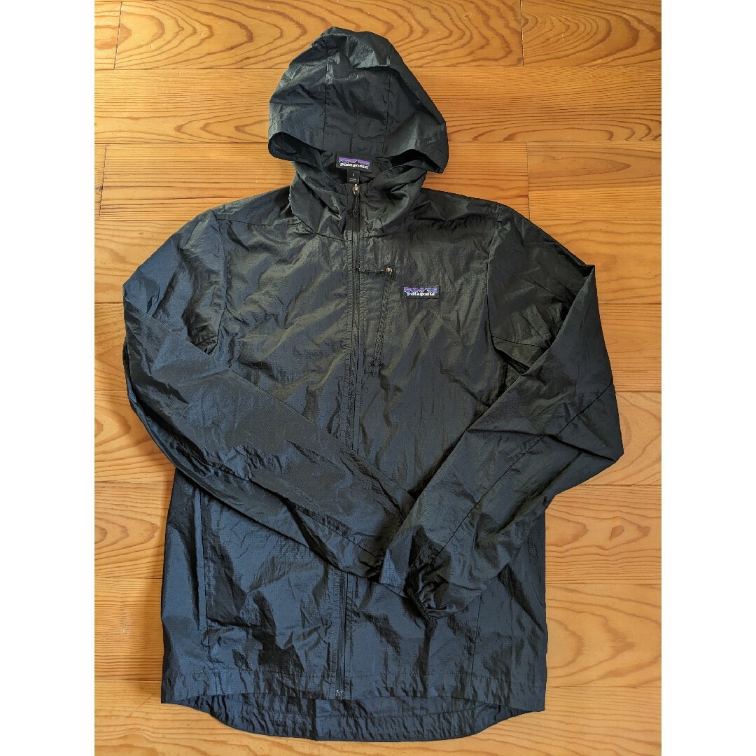 patagonia(パタゴニア)のpatagonia フーディニジャケット メンズM程度(S表記) ブラック メンズのジャケット/アウター(ナイロンジャケット)の商品写真