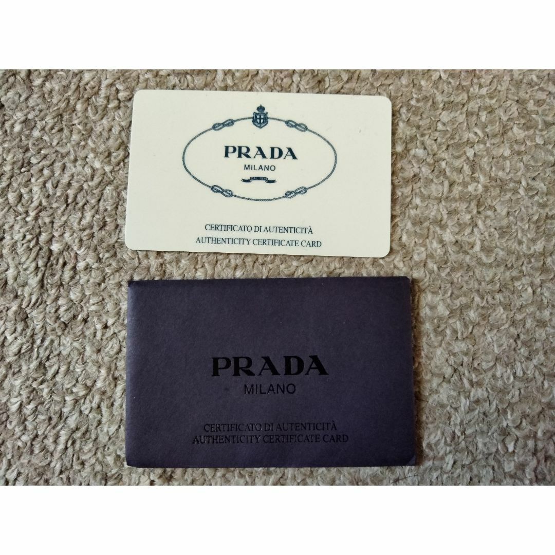 PRADA(プラダ)の【未使用】★PRADA　プラダのティッシュケース　　 赤★ レディースのファッション小物(ポーチ)の商品写真