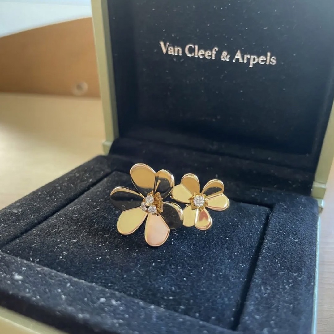 Van Cleef & Arpels(ヴァンクリーフアンドアーペル)の【最終値下】ヴァンクリーフ  フリヴォル　アントレア　13号リング レディースのアクセサリー(リング(指輪))の商品写真