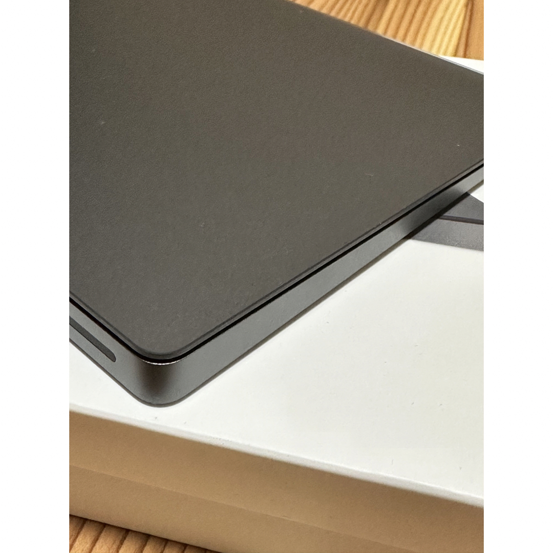 Apple(アップル)の美品　Apple Magic Trackpad2 スペースグレイ スマホ/家電/カメラのPC/タブレット(PC周辺機器)の商品写真