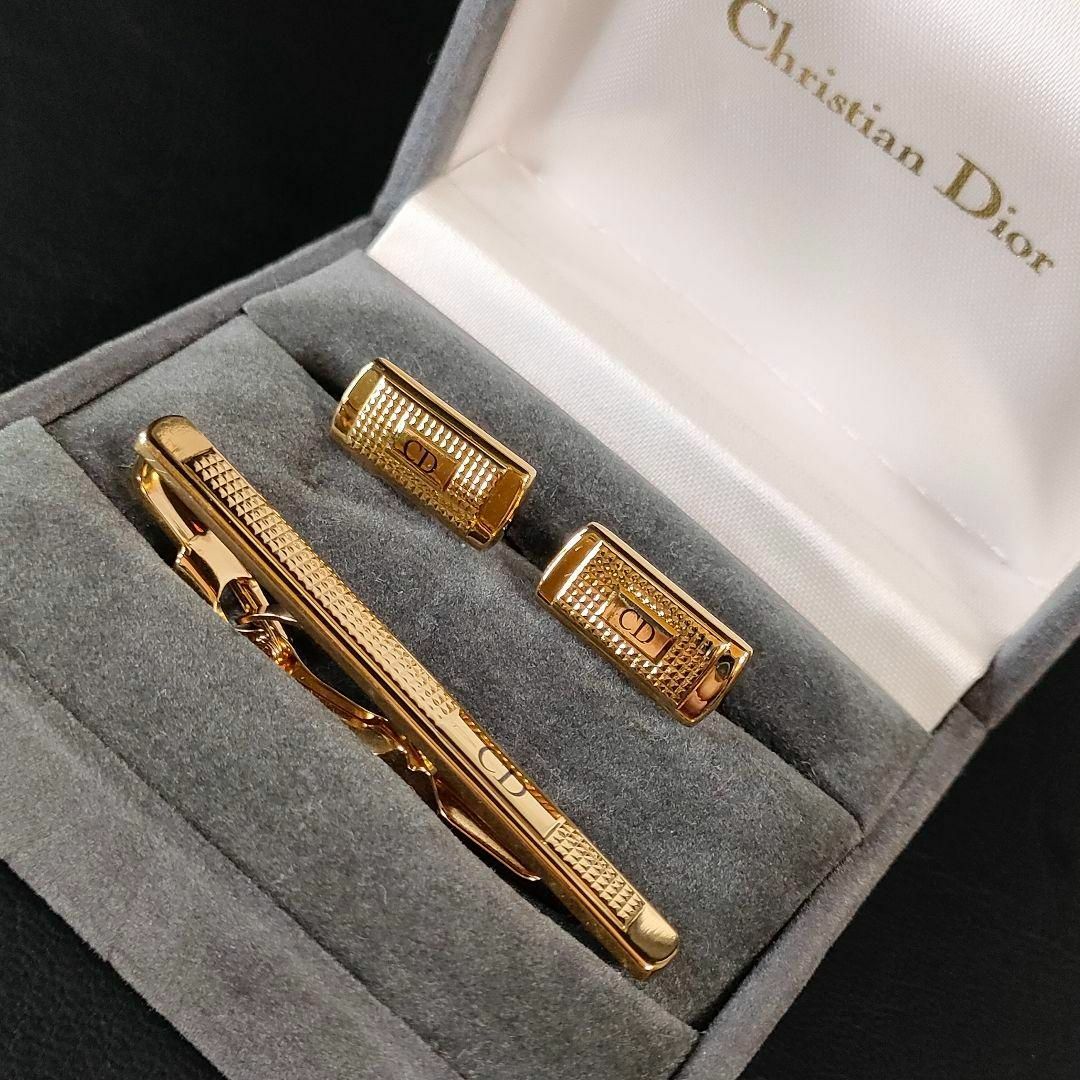 Christian Dior(クリスチャンディオール)の【極美品】Diorディオール　カフス・タイピンセット　ゴールドCDロゴ　ブロック メンズのファッション小物(ネクタイピン)の商品写真