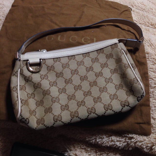 GUCCI - GUCCI アクセサリーポーチ、ホワイト