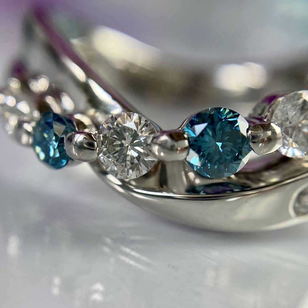 pt900   鮮やかなブルーとカラーレスの輝き ダイヤモンド リング レディースのアクセサリー(リング(指輪))の商品写真