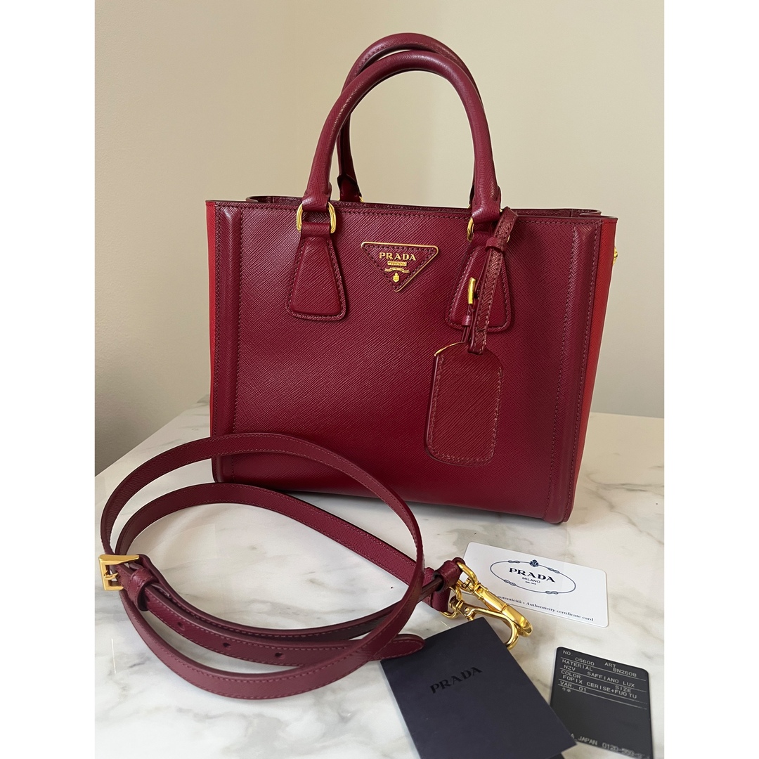 BN2608カラー【極美品】　PRADA　プラダ　サフィアーノ　本皮　ハンドバック