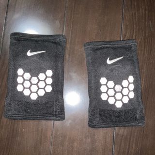 ナイキ(NIKE)の使用感あり】NIKE バレーボールサポーター 中学生以上適用(バレーボール)