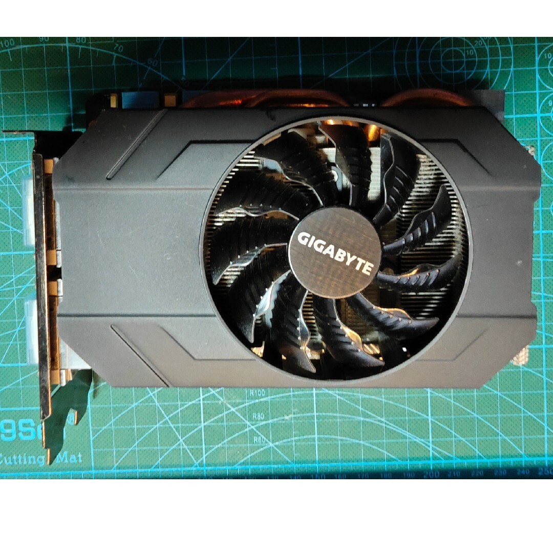 GIGABYTEグラフィックカードとメモリーセット家庭用ゲーム機本体