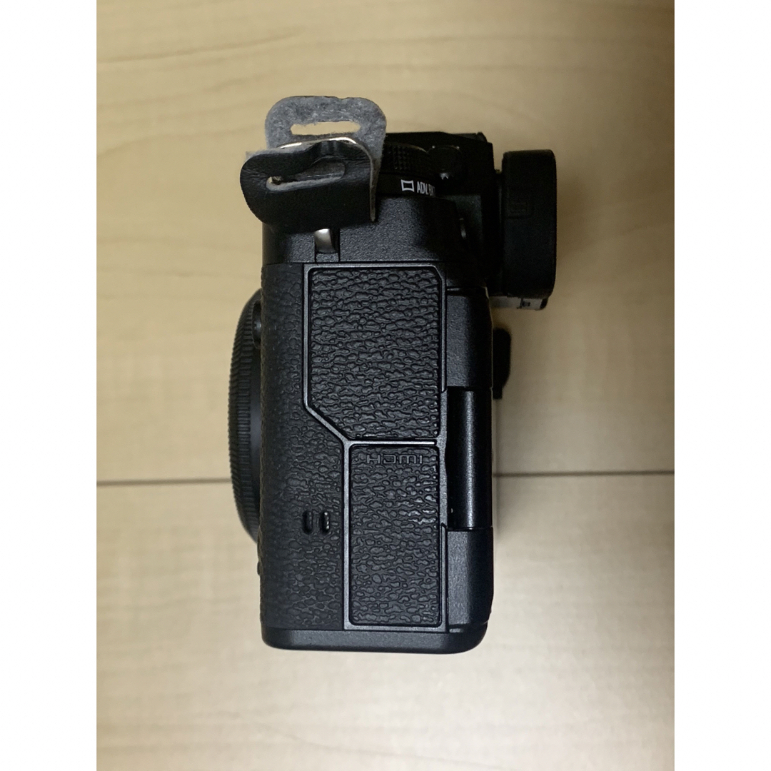 富士フイルム(フジフイルム)のFUJI FILM 充電式バッテリー X-T4 BLACK スマホ/家電/カメラのカメラ(ミラーレス一眼)の商品写真