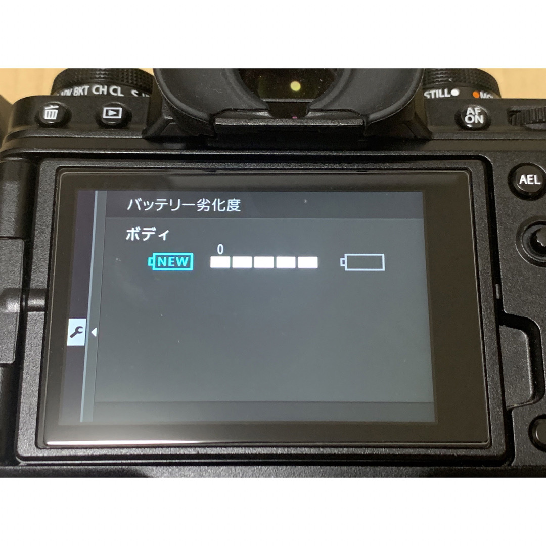 富士フイルム(フジフイルム)のFUJI FILM 充電式バッテリー X-T4 BLACK スマホ/家電/カメラのカメラ(ミラーレス一眼)の商品写真