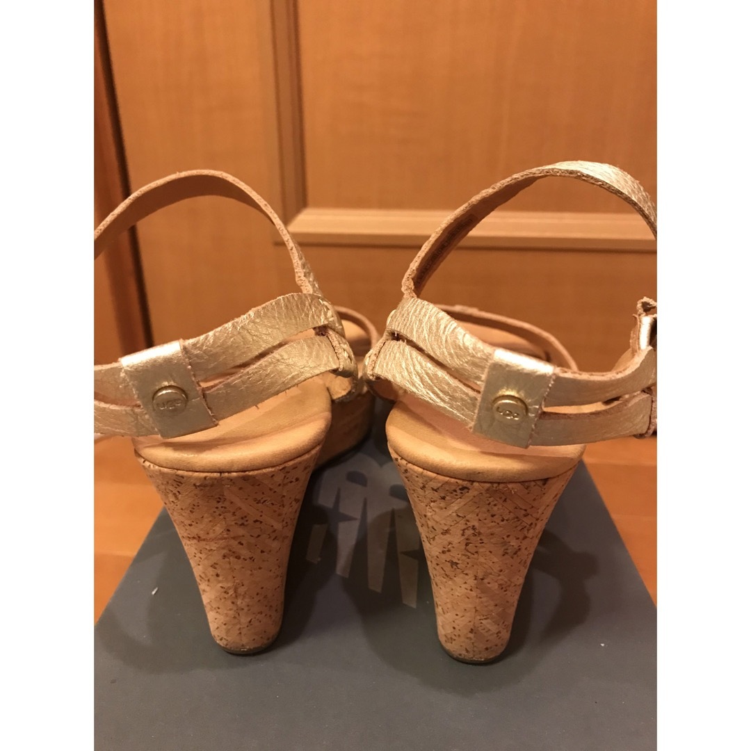 UGG(アグ)のUGG アグ　サンダル　22.5センチ レディースの靴/シューズ(サンダル)の商品写真