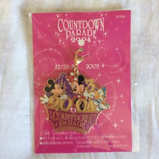 ディズニー(Disney)の新品カウントダウンパレード2004 非売品チャーム ピンク(ノベルティグッズ)