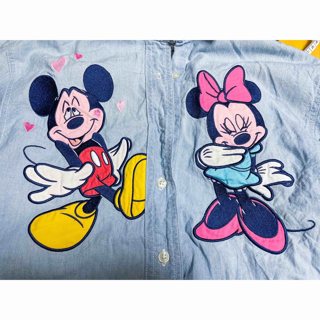 Disney(ディズニー)のディズニーストア　シャツ　ブラウス　デニム　ミッキー　ミニー　刺繍　ワッペン レディースのトップス(シャツ/ブラウス(長袖/七分))の商品写真