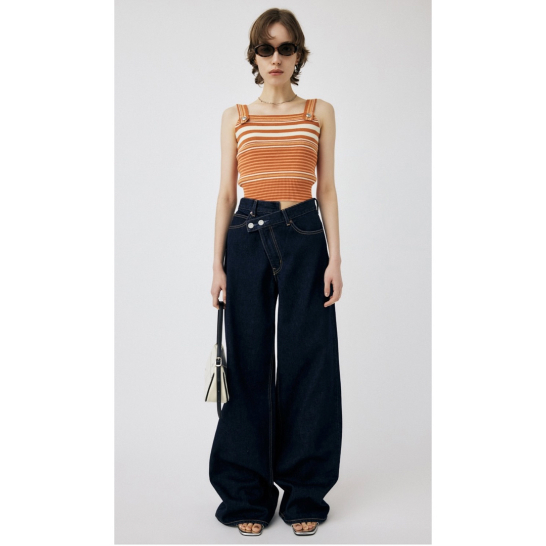 moussy(マウジー)のMOUSSY 完売デニム　新品CROSS WAIST WIDE STRAIGHT レディースのパンツ(デニム/ジーンズ)の商品写真