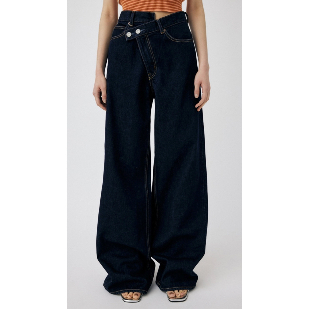 moussy(マウジー)のMOUSSY 完売デニム　新品CROSS WAIST WIDE STRAIGHT レディースのパンツ(デニム/ジーンズ)の商品写真