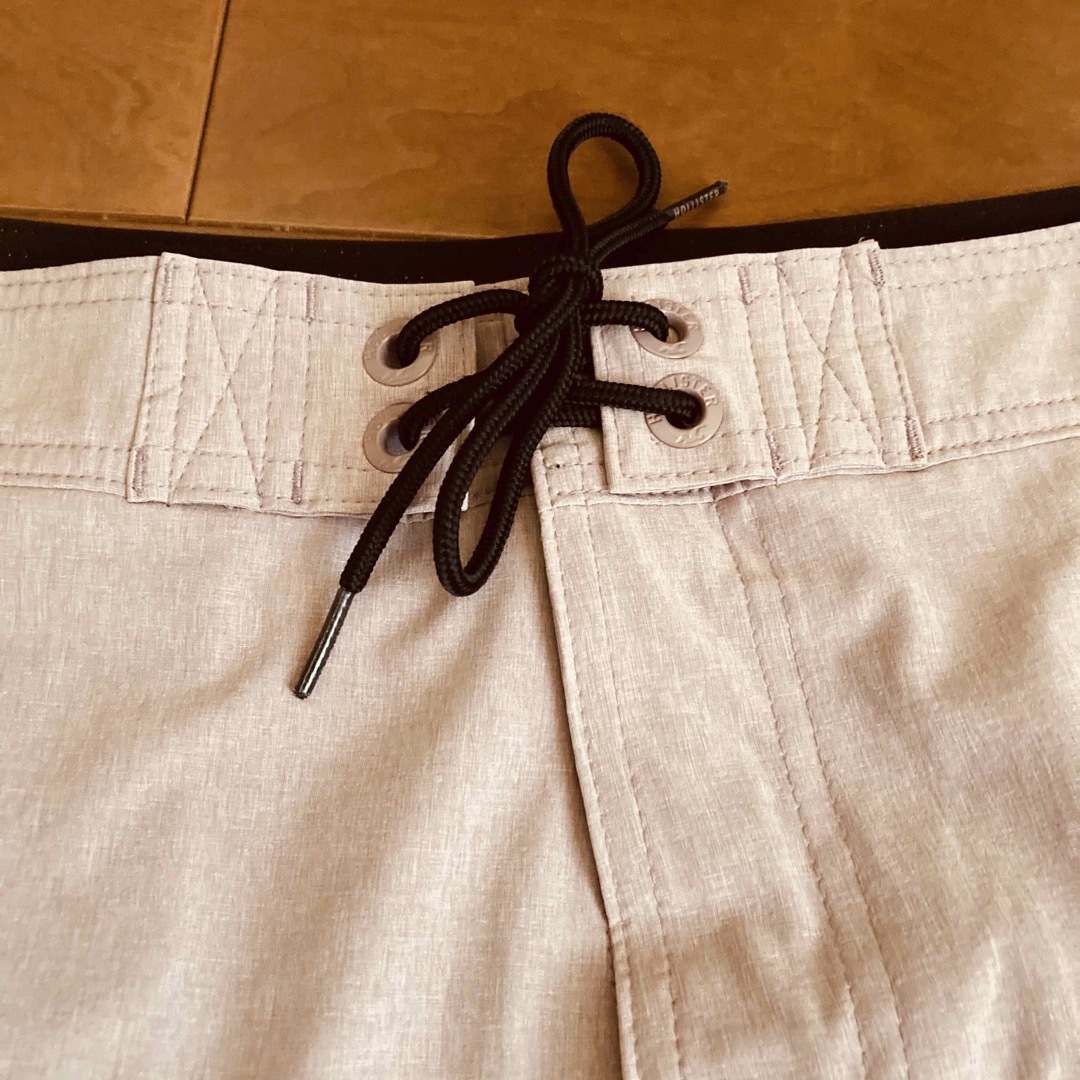 Hollister(ホリスター)のHOLLISTER ホリスター34(XL)スイムパンツ ハーフパンツ 薄パープル メンズのパンツ(ショートパンツ)の商品写真