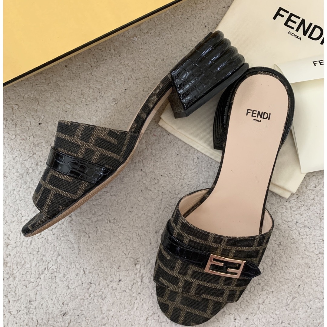 FENDI(フェンディ)の♡カラメル様♡専用 レディースの靴/シューズ(ミュール)の商品写真