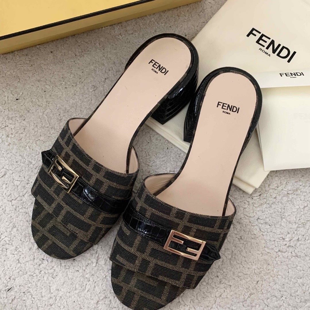 FENDI(フェンディ)の♡カラメル様♡専用 レディースの靴/シューズ(ミュール)の商品写真