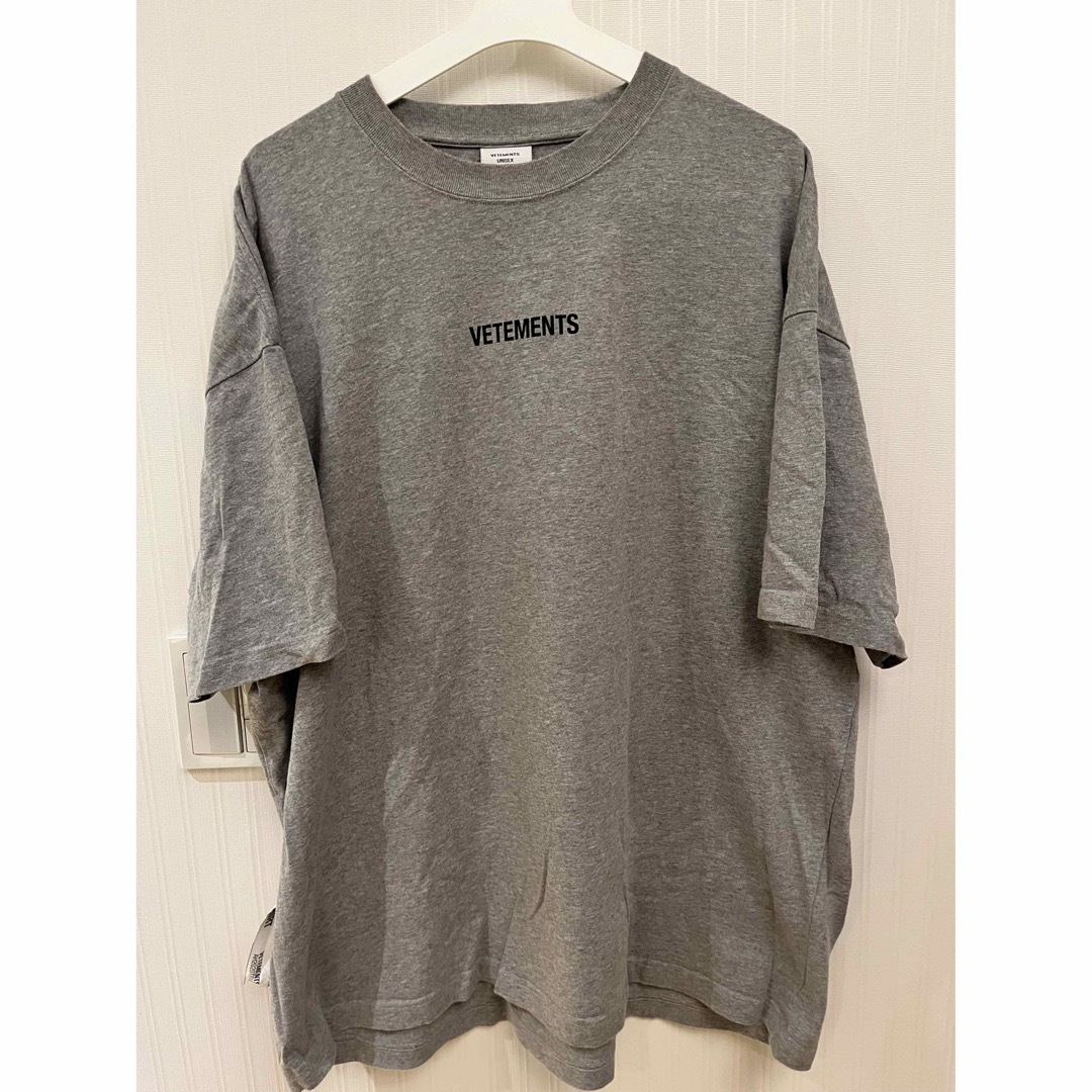 VETEMENTS Tシャツトップス