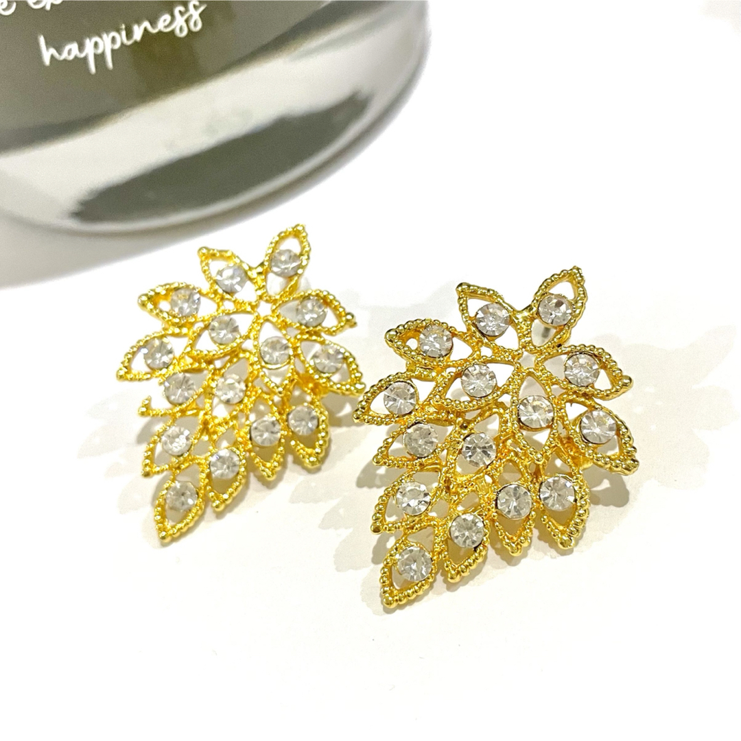 未使用 ゴールド ピアス リーフ 大きめの通販 by ちゃちゃ's shop|ラクマ