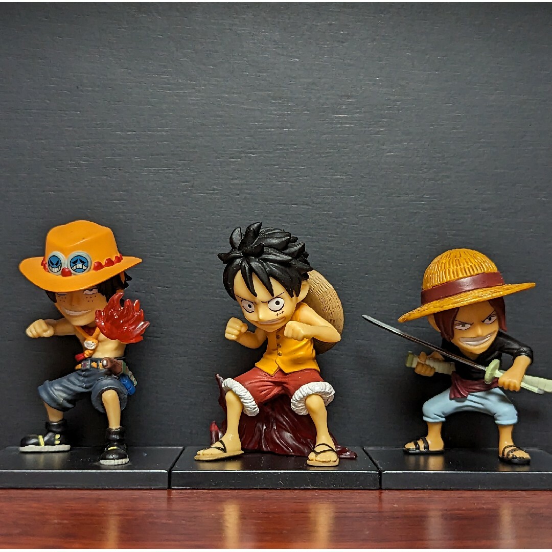 ONE PIECE - ワンピース エース ルフィ シャンクス3体セットの ONE PIECE - ワンピース エース ルフィ シャンクス3体セットの