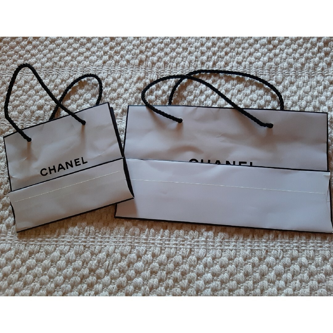 CHANEL(シャネル)の【お値下げ致しました！】CHANEL ショップ袋 2点セット レディースのバッグ(ショップ袋)の商品写真