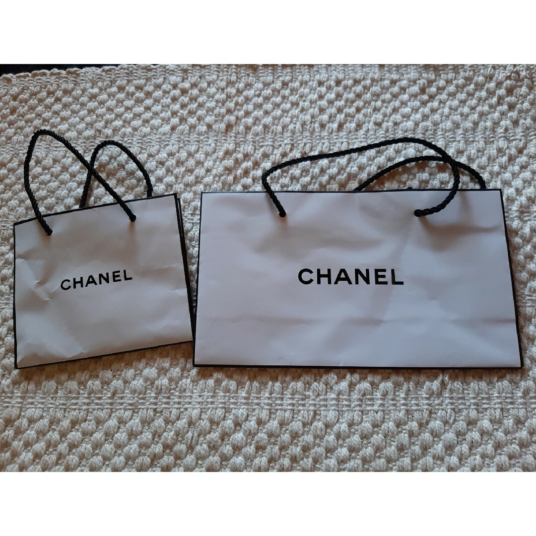 CHANEL(シャネル)の【お値下げ致しました！】CHANEL ショップ袋 2点セット レディースのバッグ(ショップ袋)の商品写真