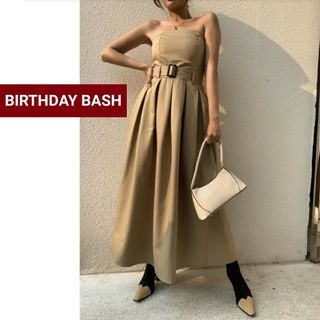 バースデーバッシュ(BIRTHDAY BASH)の美品　バースデーバッシュ　LORAベアトップドレス　美シルエット(ロングワンピース/マキシワンピース)