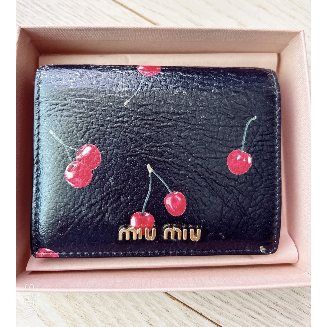 ミュウミュウ さくらんぼ 二つ折り財布 チェリー miumiu - 折り財布