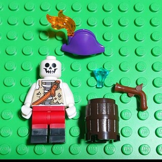 レゴ(Lego)の【新品】LEGO パイレーツ《海賊ガイコツ パープル帽》レゴ ミニフィグアイテム(その他)