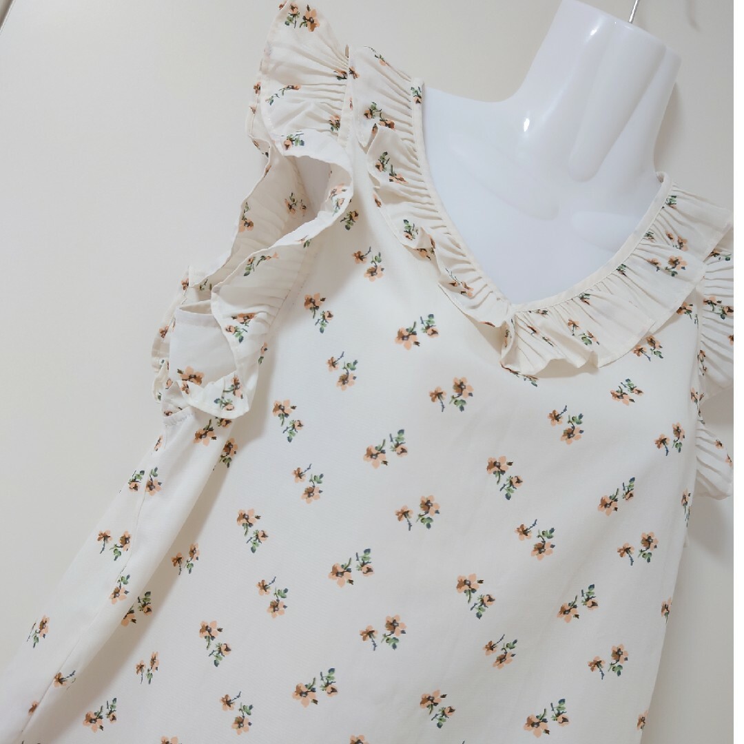 LOWRYS FARM(ローリーズファーム)のローリーズファーム花柄ブラウス レディースのトップス(シャツ/ブラウス(半袖/袖なし))の商品写真